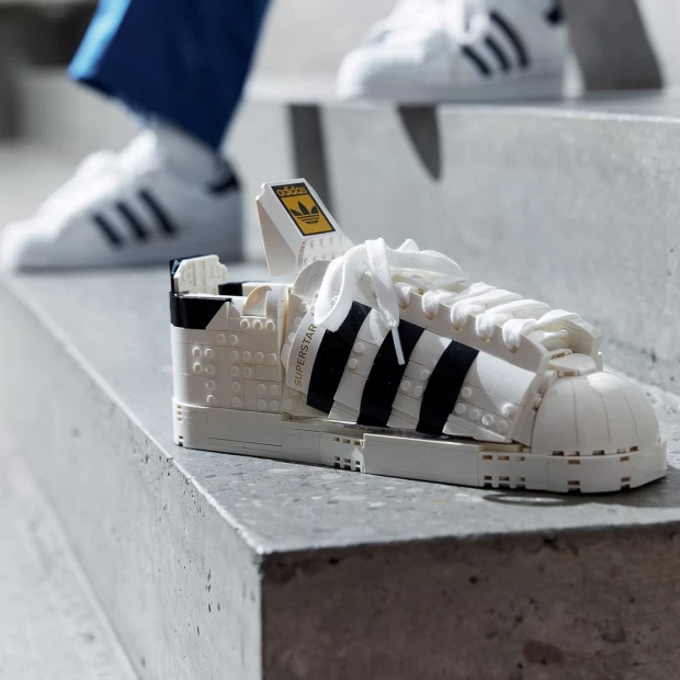 фото Lego icons конструктор кроссовки adidas originals superstar