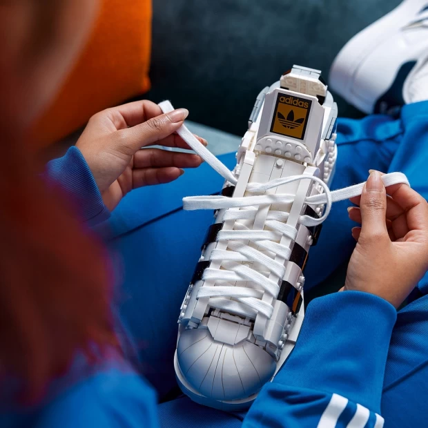фото Lego icons конструктор кроссовки adidas originals superstar