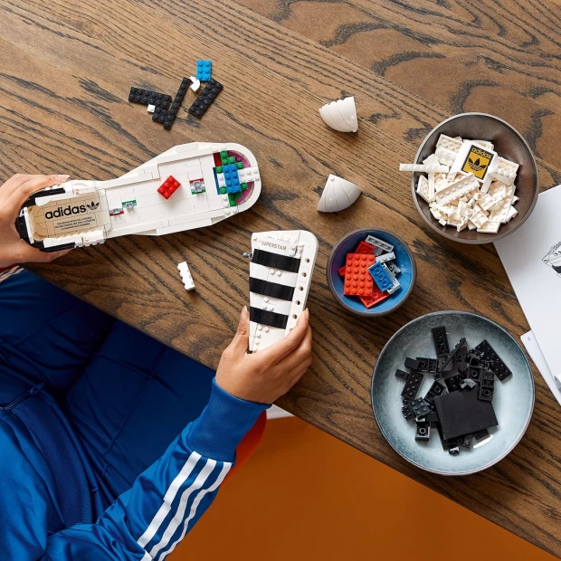 фото Lego icons конструктор кроссовки adidas originals superstar