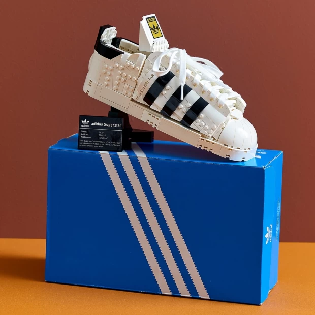 фото Lego icons конструктор кроссовки adidas originals superstar