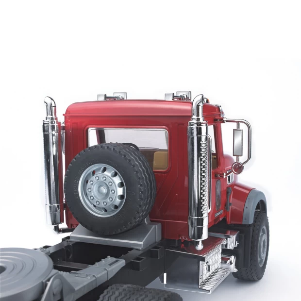 Bruder Тягач с прицепом–платформой MACK с колёсным экскаватором–погрузчиком JCB 4CX