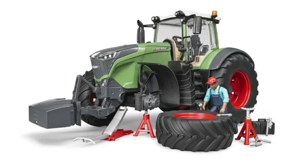 Bruder Трактор с фигуркой и аксессуарами Fendt 1050 Vario