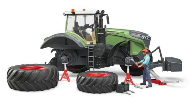 Bruder Трактор с фигуркой и аксессуарами Fendt 1050 Vario