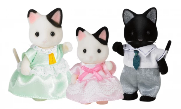 Sylvanian Families Семья Черно-белых котов 3 фигурки - фото 1